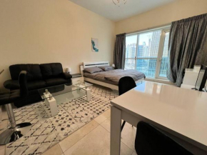 Studio - Steps from Downtown